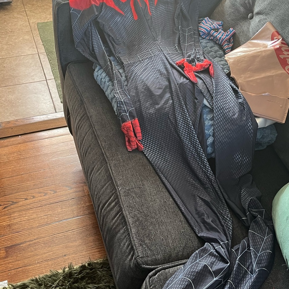 Spider-Man Costume with Red and Black Design

Size L/XL